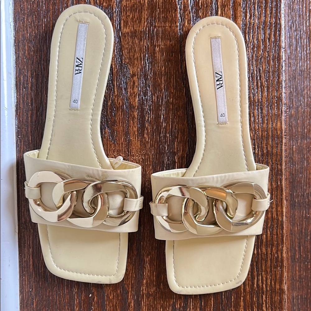 Zara Cream and Gold Chain-Link Sandals